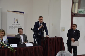 Wykład prezesa IPN dr. Jarosława Szarka, dotyczący odzyskania przez Polskę niepodległości, podczas uroczystości jubileuszowych