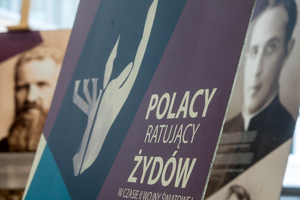 Zjazdowi towarzyszy wystawa „Polacy ratujący Żydów podczas II wojny światowej”, współorganizowana przez rzeszowski oddział IPN. Fot. Sławomir Kasper (IPN)