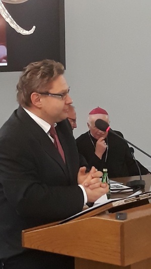 Dr Mariusz Krzysztofiński - IPN Oddział Rzeszów podczas konferencji „ Arcybiskup Ignacy Tokarczuk – świadek historii, świadek wiary”.