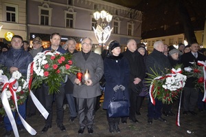 Delegacja IPN oddział w Rzeszowie Dariusz Byszuk i Janusz Kujawa na uroczystościach z okazji 37. rocznicy wprowadzenia w Polsce stanu wojennego.