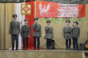 Uczestnicy festiwalu piosenki patriotycznej i wojskowej w Błażowej Dolnej