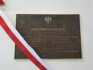 Odsłonięcie tablicy pamiątkowej poświęconej pamięci Edwarda Chwala – Brzostek, 3 kwietnia 2024. Fot. Jacek Magdoń (IPN)