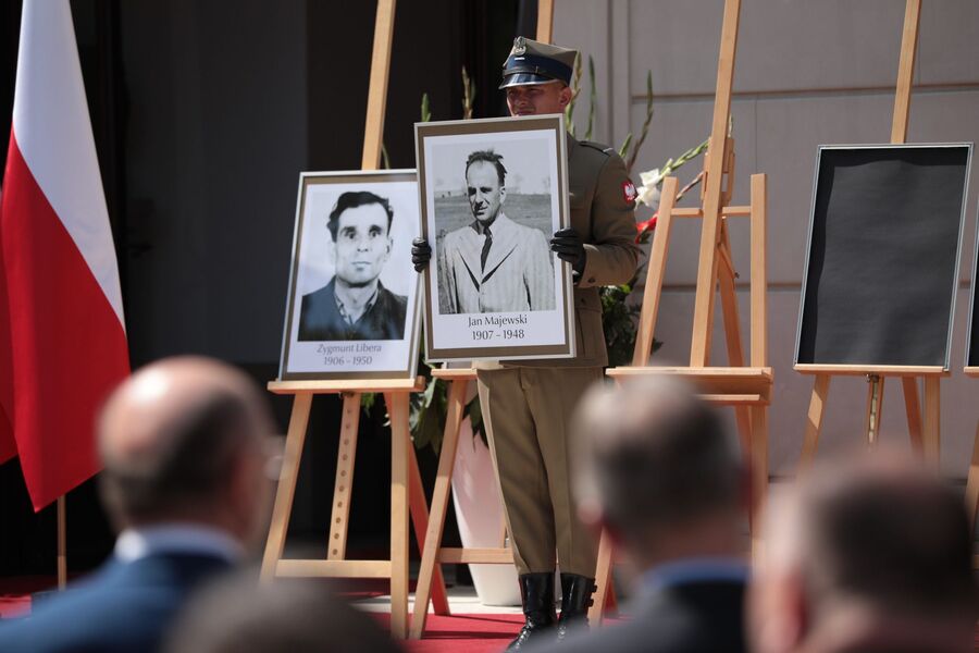 Uroczystość wręczenia not identyfikacyjnych rodzinom 26 ofiar reżimów totalitarnych – Warszawa, 12 sierpnia 2021. Fot. Mikołaj Bujak (IPN)