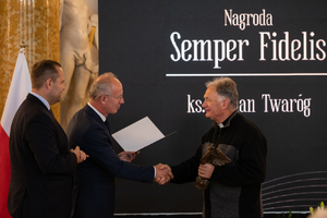 Ks. Roman Twaróg, laureat nagrody IPN „Semper Fidelis” z 2020 roku – Warszawa, 8 października 2021 roku. Fot. Mikołaj Bujak (IPN)