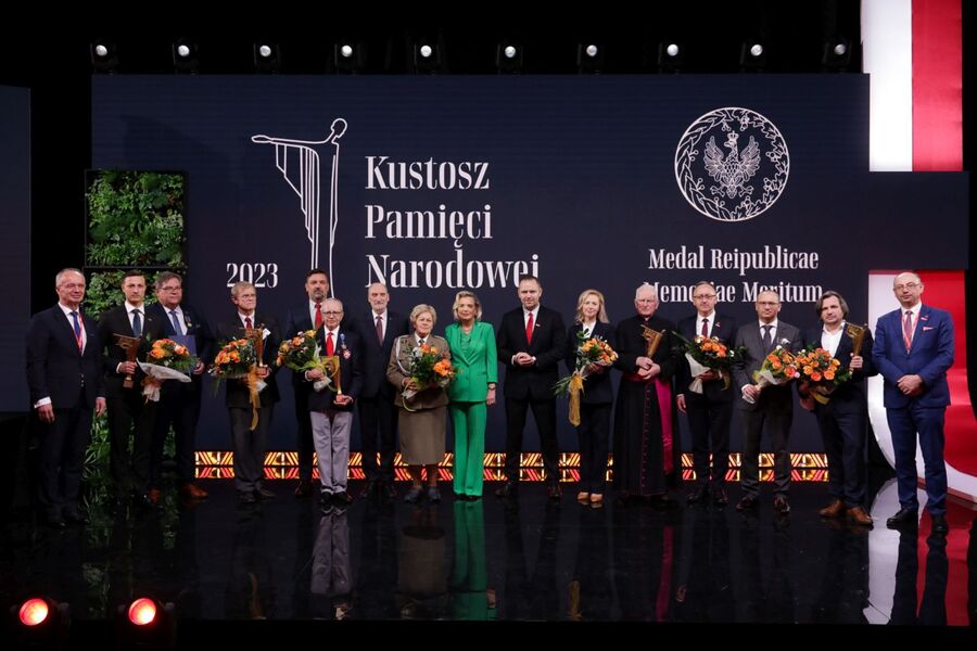 Uroczyste wręczenie nagród „Kustosz Pamięci Narodowej” – Kongres Pamięci Narodowej, PGE Narodowy, 15 kwietnia 2023. Fot. Mikołaj Bujak (IPN)