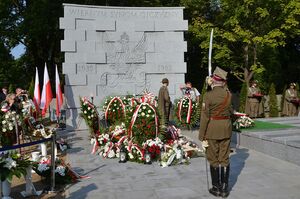 Uroczystości pogrzebowe ks. Gurgacza, Ryszarda Kłaputa i ppor. Zajączkowskiego. Fot. Janusz Ślęzak (IPN)