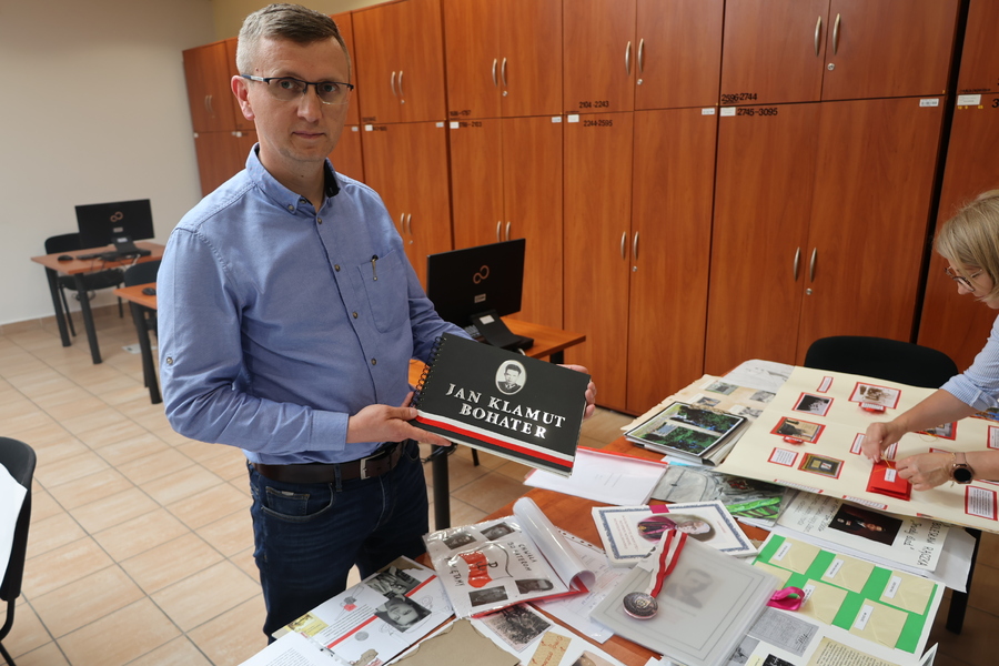 Praca komisji rozstrzygającej wyniki konkursu historycznego „Poznaj i przedstaw historię osób i miejsc związanych z II wojną światową”. Fot IPN O/Rzeszów