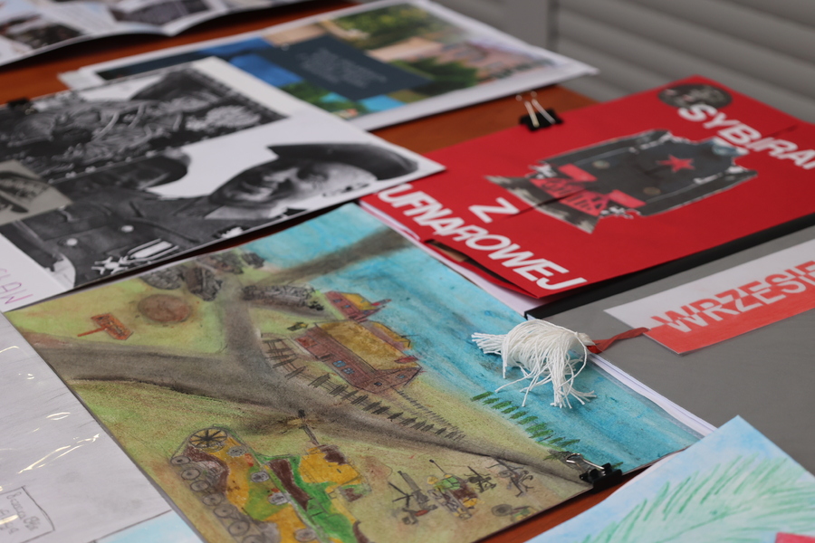 Praca komisji rozstrzygającej wyniki konkursu historycznego „Poznaj i przedstaw historię osób i miejsc związanych z II wojną światową”. Fot IPN O/Rzeszów