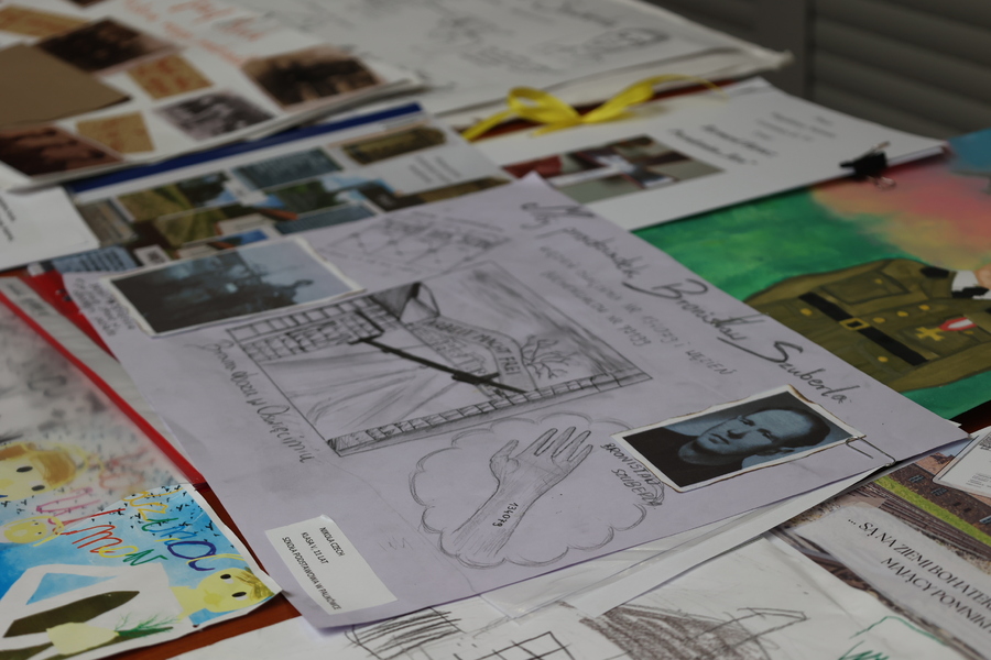 Praca komisji rozstrzygającej wyniki konkursu historycznego „Poznaj i przedstaw historię osób i miejsc związanych z II wojną światową”. Fot IPN O/Rzeszów