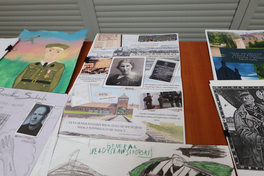 Praca komisji rozstrzygającej wyniki konkursu historycznego „Poznaj i przedstaw historię osób i miejsc związanych z II wojną światową”. Fot IPN O/Rzeszów