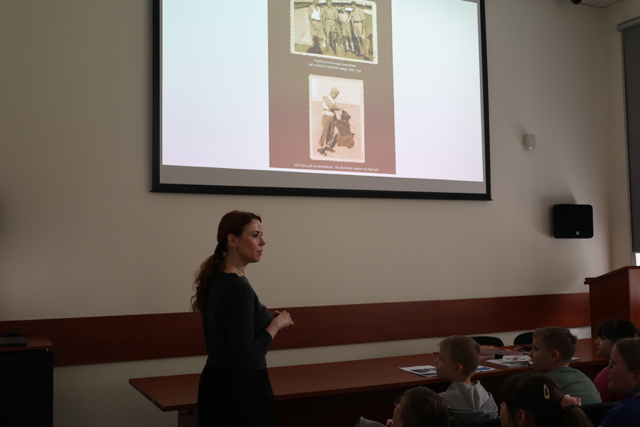 „Historia Misia Wojtka” – zajęcia edukacyjne dla uczniów SP nr 1 w Pstrągowej, 13 czerwca 2024. Fot. Katarzyna Gajda-Bator (IPN)