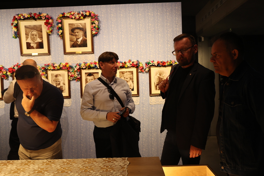 Grupa świętokrzyskich pedagogów i pracowników Delegatury IPN w Kielcach w Markowej – 18 czerwca 2024. Fot. Katarzyna Gajda-Bator (IPN)