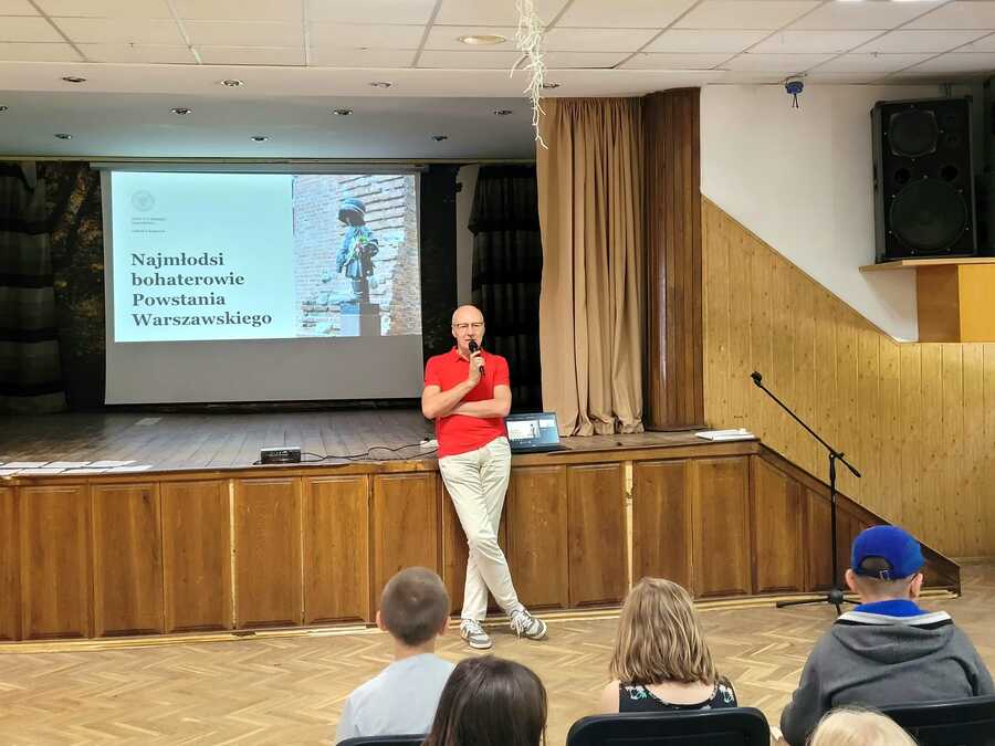 Wakacje z IPN dla młodzieży odpoczywającej w Myczkowcach, 4 lipca 2024. Fot. Stanisław Stopyra (IPN)