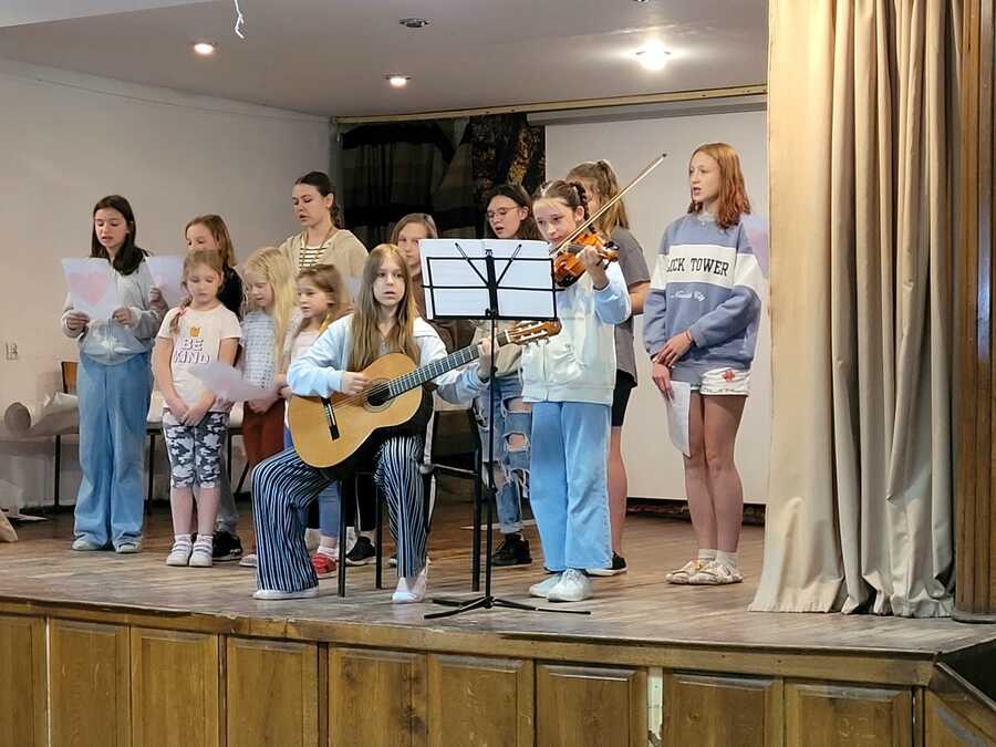 Wakacje z IPN dla młodzieży odpoczywającej w Myczkowcach, 4 lipca 2024. Fot. Stanisław Stopyra (IPN)