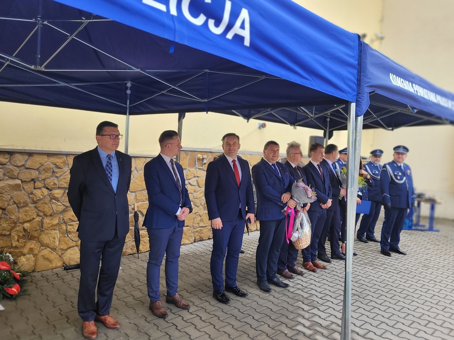 Odsłonięcie tablicy poświęconej pamięci funkcjonariuszy Policji Państwowej związanych z powiatem strzyżowskim –Strzyżów, 23 lipca 2024. Fot Hubert Bury (IPN)