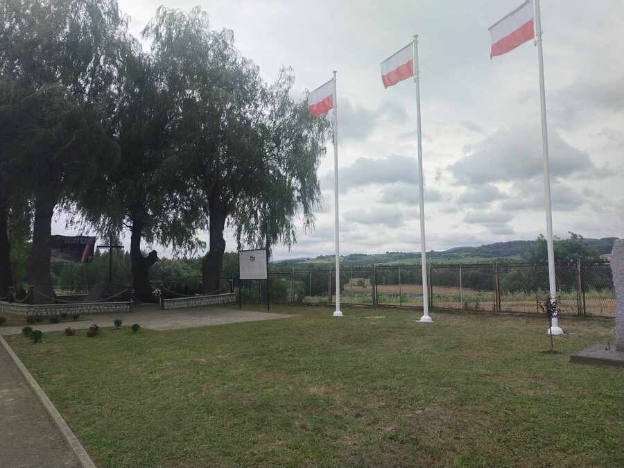 Grób Nieznanego Żołnierza w Iwoniczu - Zdroju. Fot. Grzegorz Leszczyński (IPN)