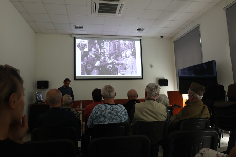 Prelekcja „Kubuś” – legendarny samochód pancerny z Powstania Warszawskiego dla seniorów – Rzeszów, 1 sierpnia 2024. Fot. Katarzyna Gajda-Bator (IPN)