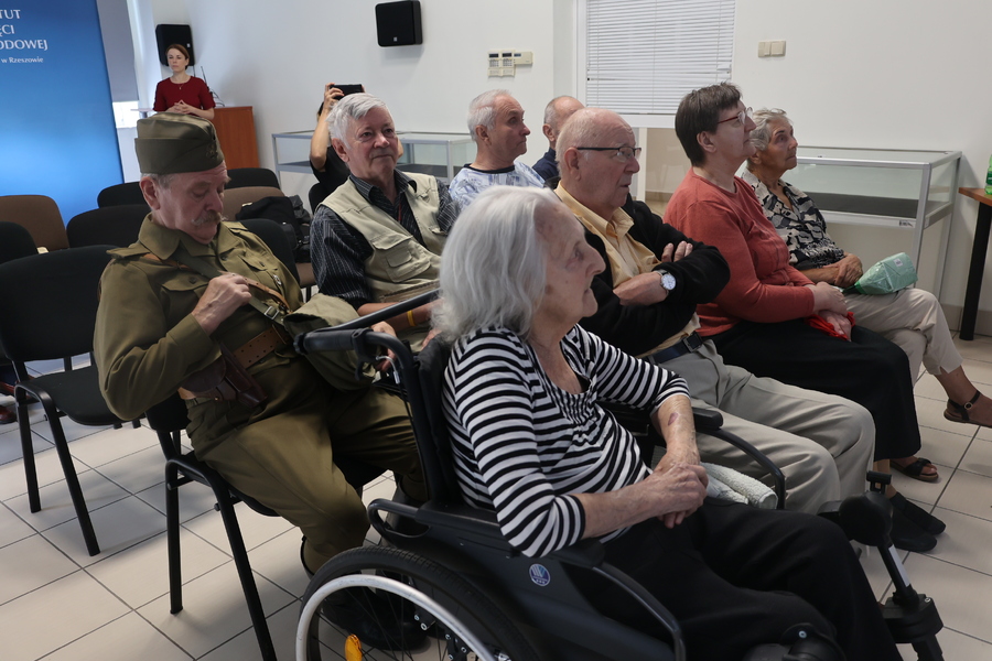 Prelekcja „Kubuś” – legendarny samochód pancerny z Powstania Warszawskiego dla seniorów – Rzeszów, 1 sierpnia 2024. Fot. Katarzyna Gajda-Bator (IPN)