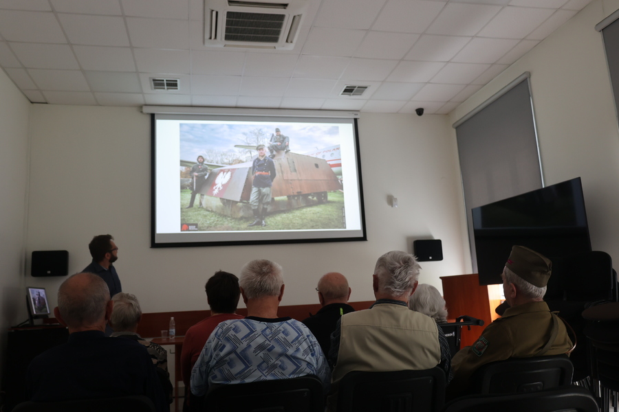 Prelekcja „Kubuś” – legendarny samochód pancerny z Powstania Warszawskiego dla seniorów – Rzeszów, 1 sierpnia 2024. Fot. Katarzyna Gajda-Bator (IPN)