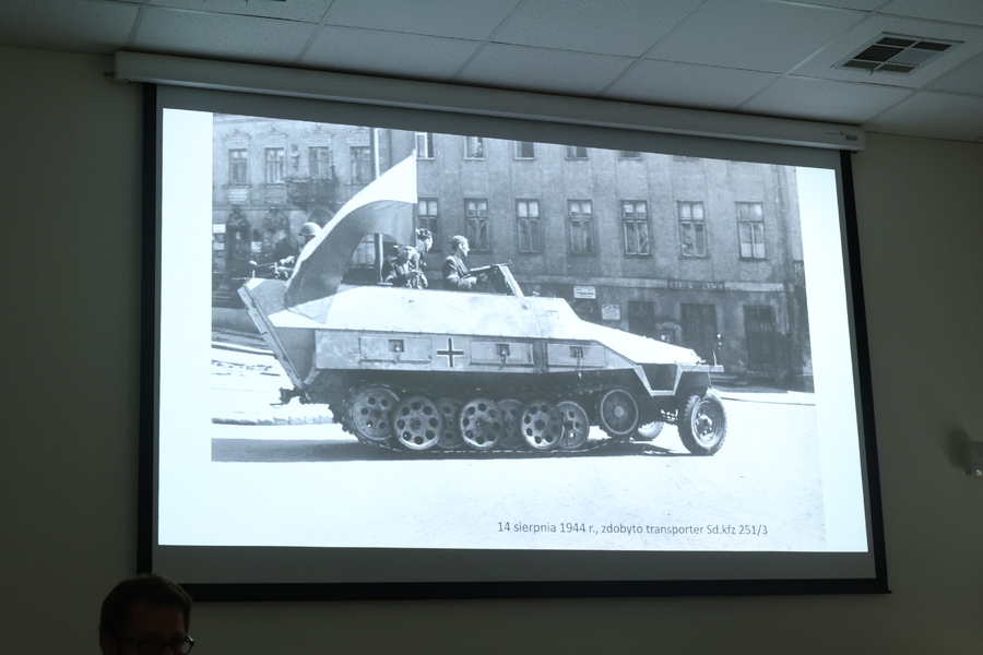 Prelekcja „Kubuś” – legendarny samochód pancerny z Powstania Warszawskiego dla seniorów – Rzeszów, 1 sierpnia 2024. Fot. Katarzyna Gajda-Bator (IPN)