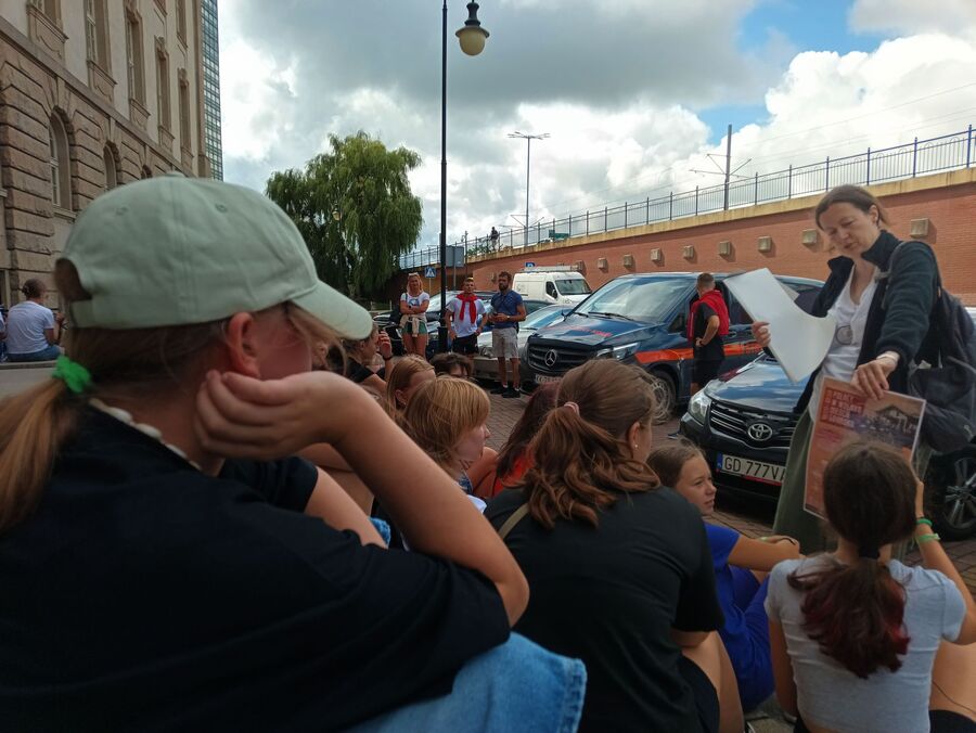 Obozu historyczno- patriotyczny w Gdańsku dla laureatów konkursu „Poznaj i przedstaw historię osób i miejsc związanych z II wojną światową”. Fot. IPN Gdańsk.