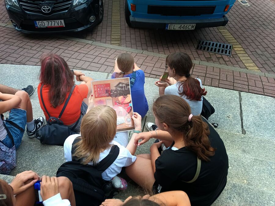 Obozu historyczno- patriotyczny w Gdańsku dla laureatów konkursu „Poznaj i przedstaw historię osób i miejsc związanych z II wojną światową”. Fot. IPN Gdańsk.