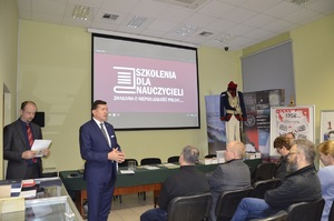Dr Dariusz Iwaneczko - dyrektor oddziału IPN w Rzeszowie podczas spotkania z nauczycielami. Fot. K. Gajda-Bator