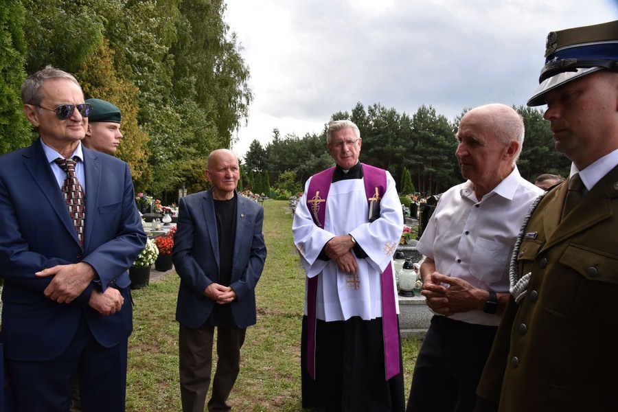 Oznaczenie grobu Aliny i Antoniego Kisielów jako grób weteranów walk o wolność i niepodległość Polski – Ruda Łańcucka, 10 lipca 2024. Fot. Miasto i Gmina Nowa Sarzyna