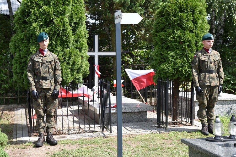 Oznaczenie grobu Aliny i Antoniego Kisielów jako grób weteranów walk o wolność i niepodległość Polski – Ruda Łańcucka, 10 lipca 2024. Fot. Miasto i Gmina Nowa Sarzyna