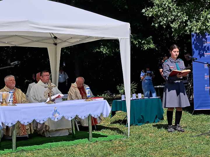 Msza święta polowa podczas obchodów 104. rocznicy bitwy pod Zadwórzem. Fot. Jacek Magdoń (IPN)