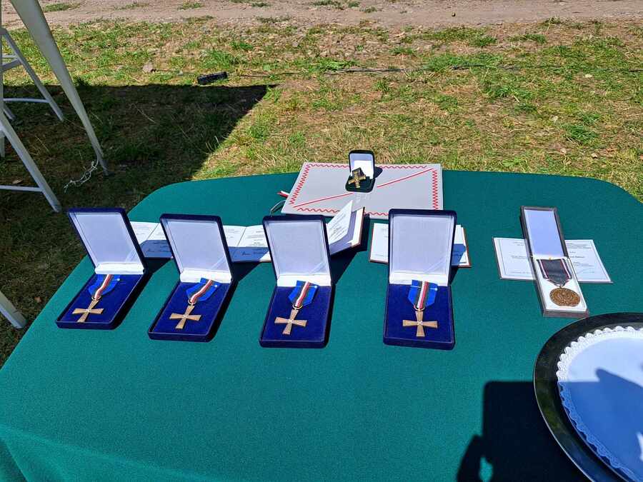 Odznaczenia wręczane podczas obchodów 104. rocznicy bitwy pod Zadwórzem. Fot. Jacek Magdoń (IPN)