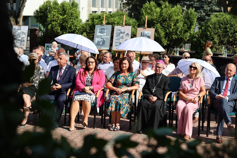 Odsłonięcie muralu poświęconego pamięci ludzi Solidarności w Rzeszowie