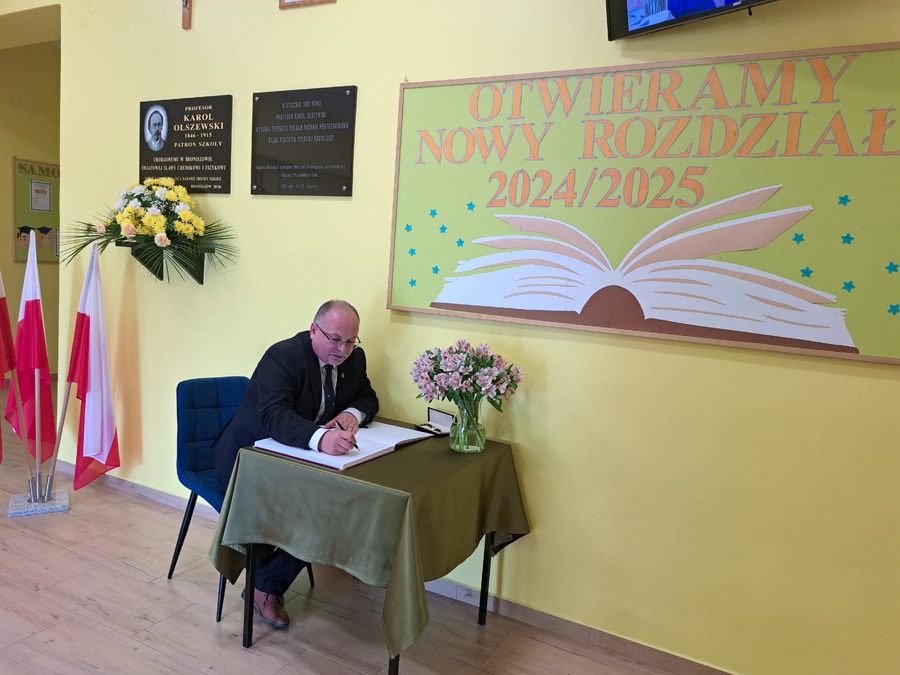 Wojewódzka Inauguracja Roku Szkolnego 2024/2025 w Szkole Podstawowej im. prof. Karola Olszewskiego w Broniszowie