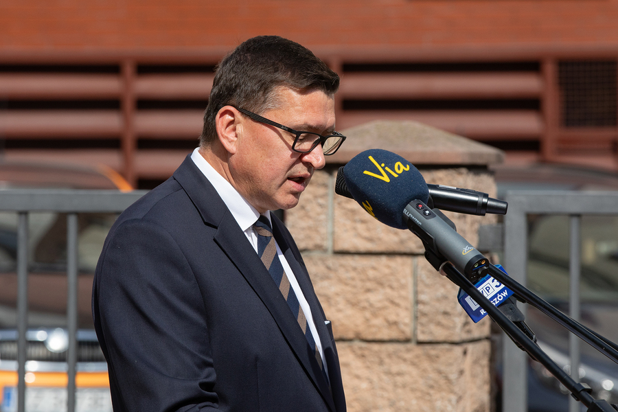 Dr hab. Dariusz Iwaneczko na obchodach 85. rocznicy obrony Rzeszowa i odsłonięciu gabloty z ziemię z pól bitewnych 24. Pułku Ułanów im. Hetmana Wielkiego Koronnego Stanisława Żółkiewskiego – Rzeszów, 9 września 2024. Fot. Igor Witowicz (IPN)