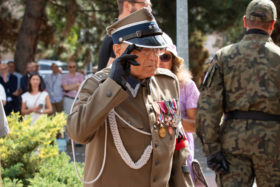 Ppłk. Stefan Michalczak na obchodach 85. rocznicy obrony Rzeszowa i odsłonięciu gabloty z ziemię z pól bitewnych 24. Pułku Ułanów im. Hetmana Wielkiego Koronnego Stanisława Żółkiewskiego – Rzeszów, 9 września 2024. Fot. Igor Witowicz (IPN)