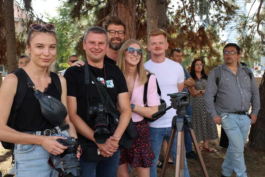 Dziennikarze podczas obchodów 85. rocznicy obrony Rzeszowa i odsłonięcie gabloty z ziemię z pól bitewnych 24. Pułku Ułanów im. Hetmana Wielkiego Koronnego Stanisława Żółkiewskiego – Rzeszów, 9 września 2024. Fot. Katarzyna Gajda-Bator  (IPN)