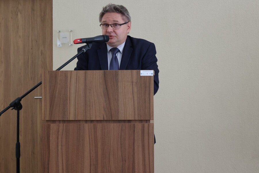 Dr hab. Mariusz Krzysztofiński podczas sesji  „Ksiądz Jerzy Popiełuszko i pamięć o nim w Stalowej Woli” – Stalowa Wola, 19 września 2024. Fot. Katarzyna Gajda-Bator (IPN)