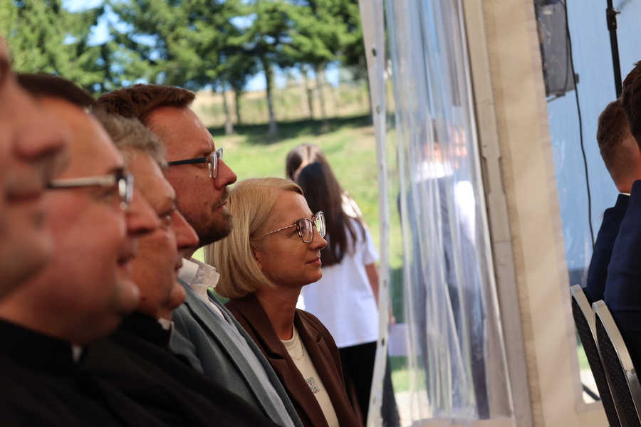 Uroczystość nadania szkole im. bł. Rodziny Ulmów – Błędowa Zgłobieńska, 20 września 2024. Fot. Marcin Bukała (IPN)