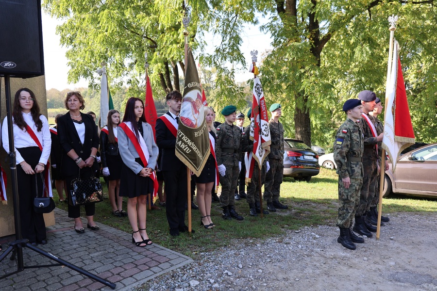 Odsłonięcie tablicy upamiętniającej Ofiary Zbrodni Katyńskiej Kidałowice – 20 września 2024. Fot. Grzegorz Leszczyński (IPN)