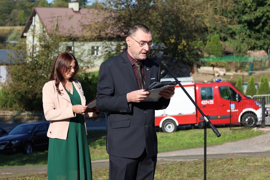 Odsłonięcie tablicy upamiętniającej Ofiary Zbrodni Katyńskiej Kidałowice – 20 września 2024. Fot. Grzegorz Leszczyński (IPN)