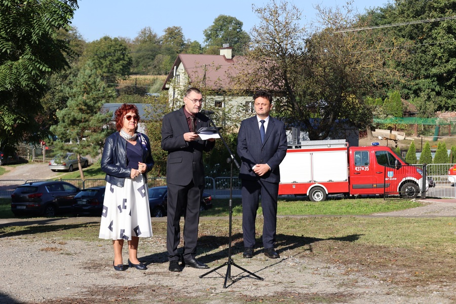 Odsłonięcie tablicy upamiętniającej Ofiary Zbrodni Katyńskiej Kidałowice – 20 września 2024. Fot. Grzegorz Leszczyński (IPN)