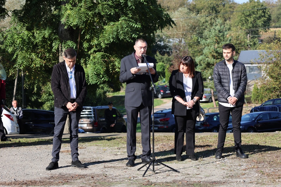 Odsłonięcie tablicy upamiętniającej Ofiary Zbrodni Katyńskiej Kidałowice – 20 września 2024. Fot. Grzegorz Leszczyński (IPN)