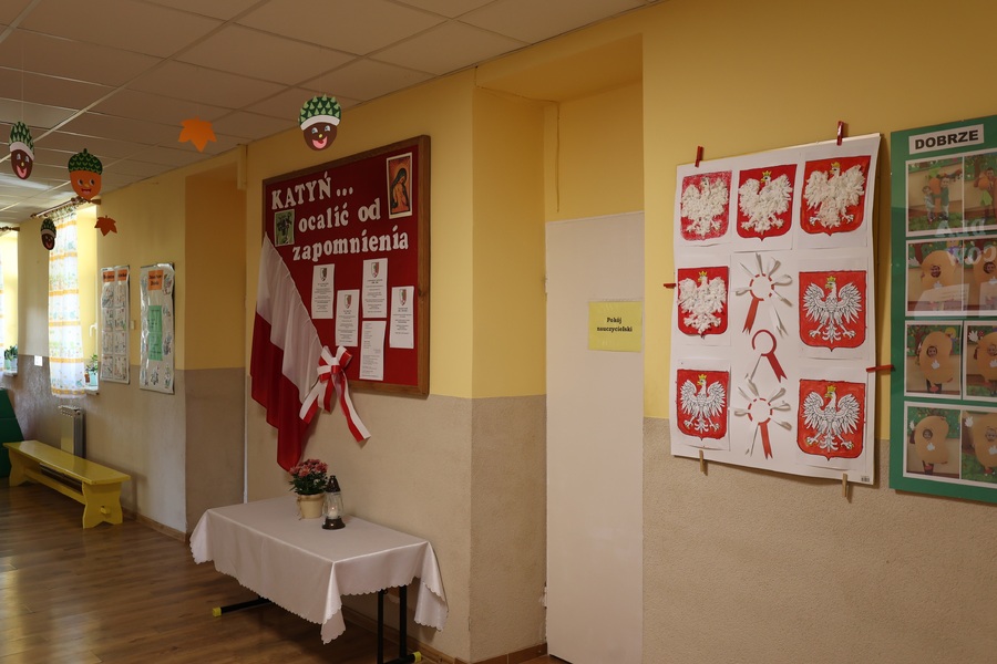 Odsłonięcie tablicy upamiętniającej Ofiary Zbrodni Katyńskiej Kidałowice – 20 września 2024. Fot. Grzegorz Leszczyński (IPN)