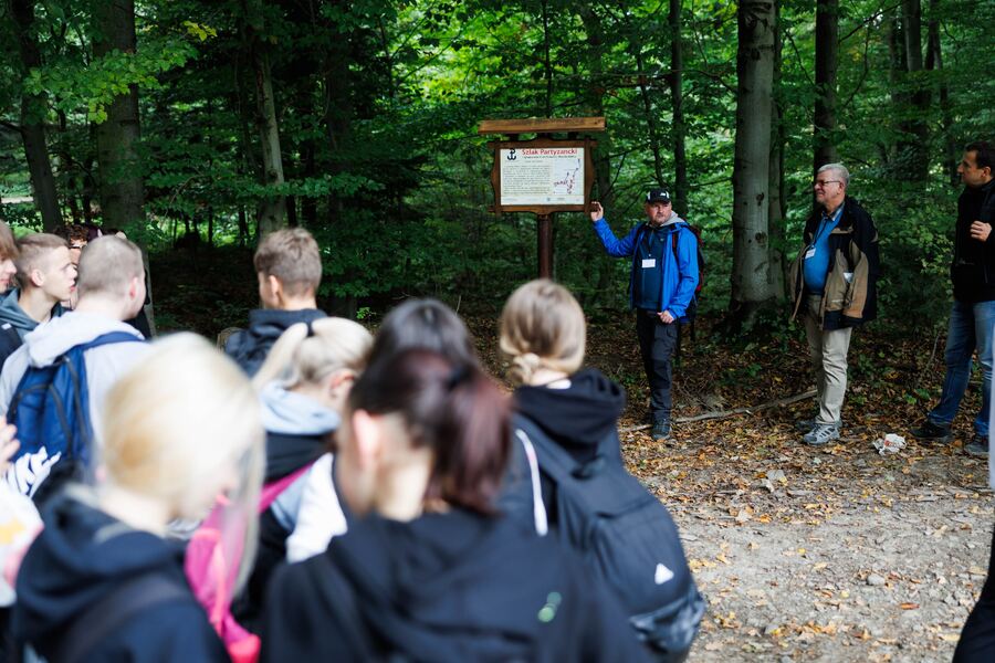 Inauguracja Szlaku Partyzanckiego I-go Zgrupowania Obwodu AK Dębica – 1 października 2024. Fot. PCEK w Ropczycach