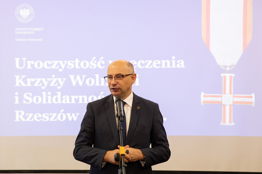Dr Mateusz Szpytma, wiceprezes IPN na uroczystości wręczenia Krzyży Wolności i Solidarności – Rzeszów, 11 października 2024. Fot. Igor Witowicz (IPN))