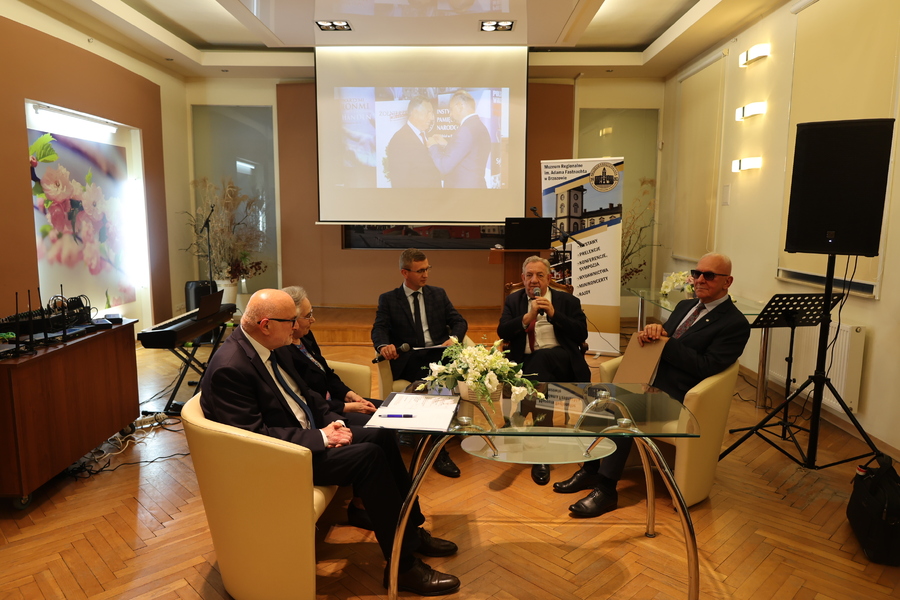 Prezentację publikacji „Historyk i świadek historii. Księga dedykowana Profesorowi Janowi Drausowi” – Brzozów, 15 września 2024. Fot. Mariusz Krzysztofiński (IPN)