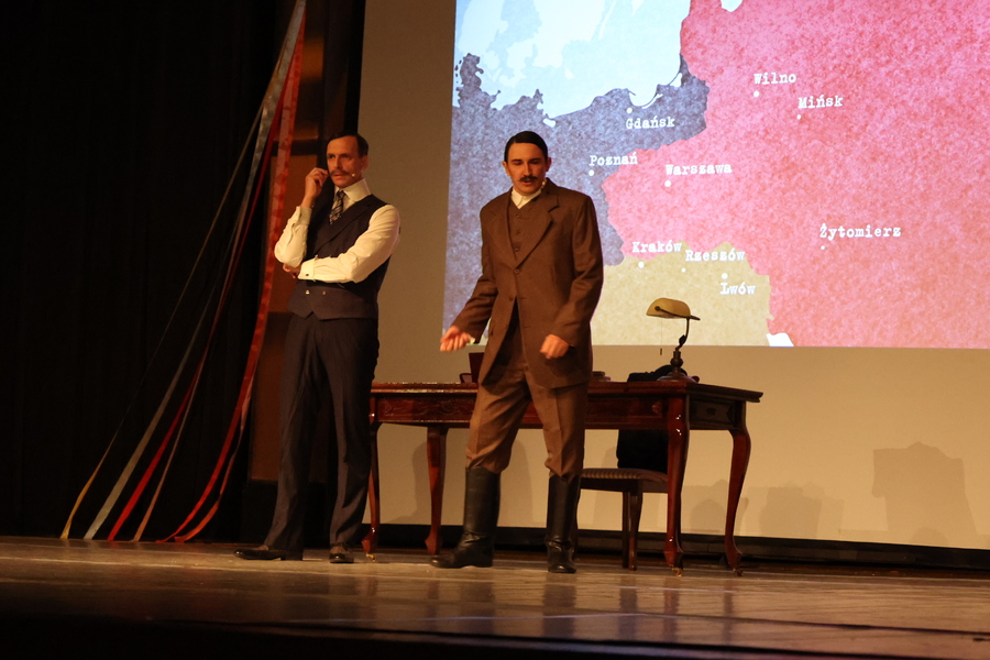 Spektakl „Trzy razy ON. Rzecz o Wincentym Witosie” w reż. Leszka Zduna – Przeworsk, 17 października. Fot. Katarzyna Gajda-Bator (IPN)