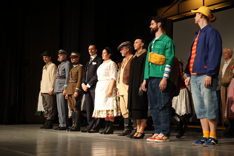 Spektakl „Trzy razy ON. Rzecz o Wincentym Witosie” w reż. Leszka Zduna – Przeworsk, 17 października. Fot. Katarzyna Gajda-Bator (IPN)