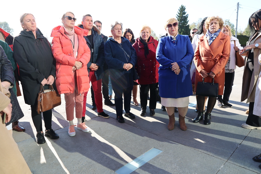 Uczestnicy ogólnopolskiego zjazdu szkół noszących imię Wincentego Witosa z wizytą w Markowej, 18 października 2024. Fot. Katarzyna Gajda-Bator (IPN)