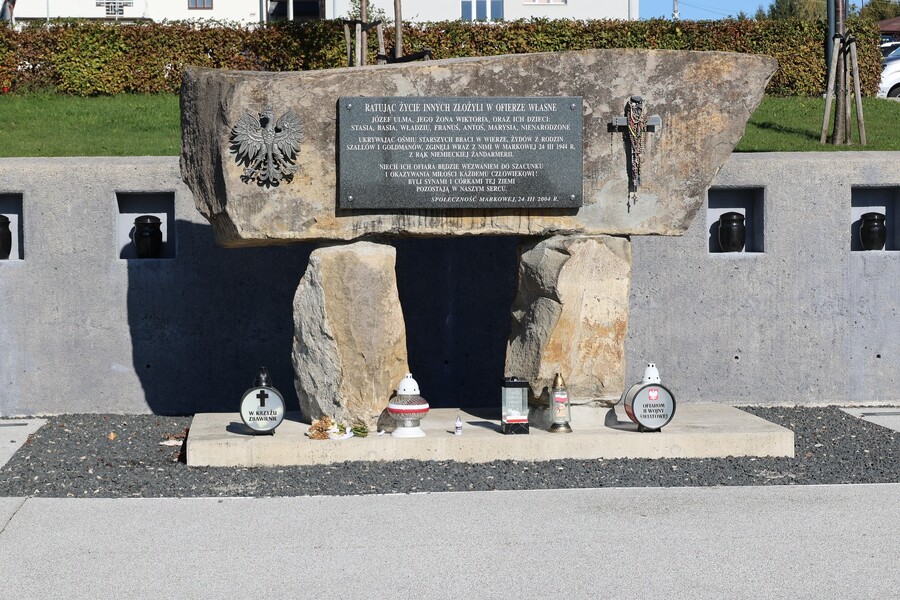 Uczestnicy ogólnopolskiego zjazdu szkół noszących imię Wincentego Witosa z wizytą w Markowej, 18 października 2024. Fot. Katarzyna Gajda-Bator (IPN)